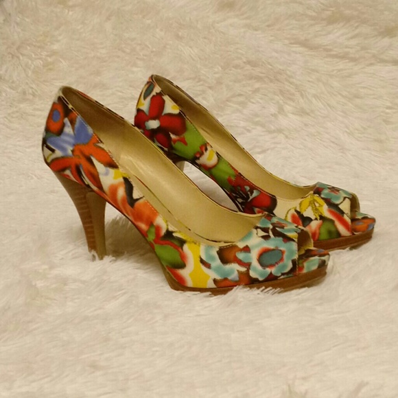 Nine West Peep Toe Heels - Picture 1 of 5